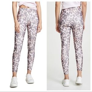 Onzie High Waisted Cheetah Leggings NWT sz Large